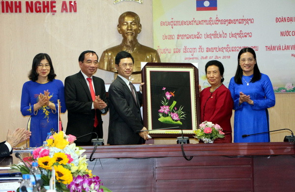 Nghệ An phát triển hợp tác nhiều lĩnh vực với các tỉnh của Lào ảnh 1