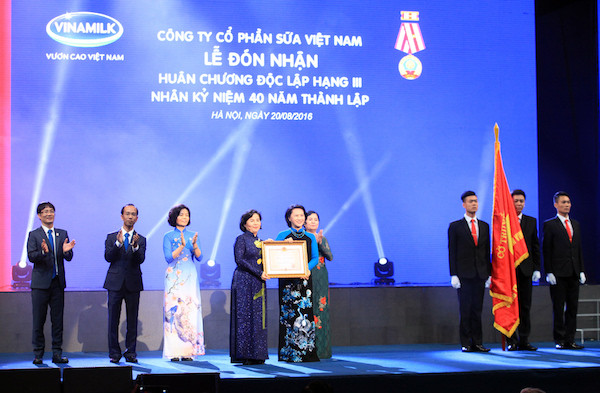 Vinamilk kỷ niệm 40 năm ra đời, nhận huân chương Độc lập ảnh 1