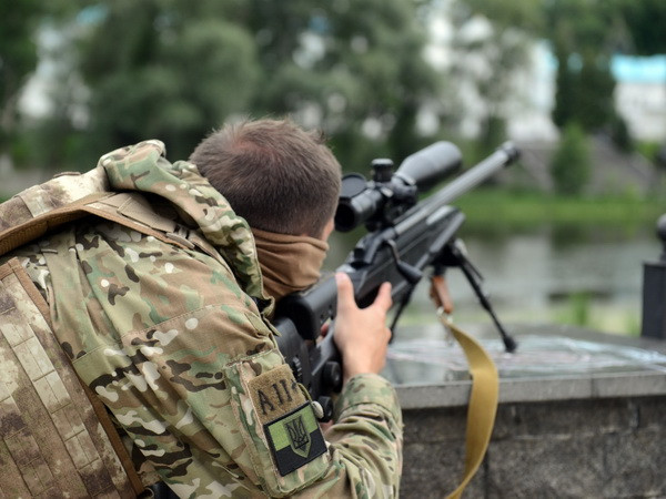 Phiến quân ly khai bác lệnh ngừng bắn của Tổng thống Ukraine ảnh 1