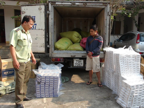 Xử lý nghiêm các cán bộ bao che, bảo kê cho đối tượng buôn lậu ảnh 1