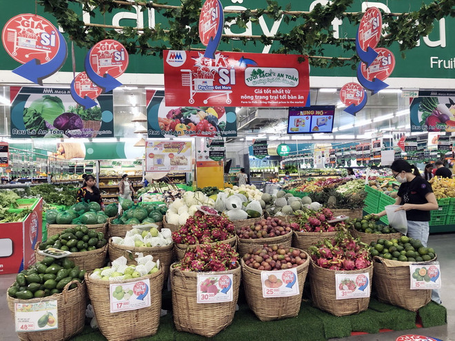 ttxvn-tieu-thu-nong-san-thuc-pham-tai-sieu-thi-tp-ho-chi-minh-8220.jpg