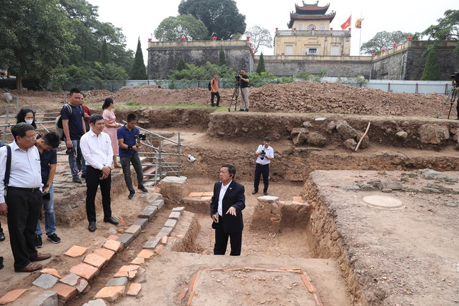 Bắt đầu lộ trình khôi phục không gian chính điện Kính Thiên ảnh 2