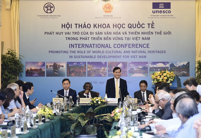 Thứ trưởng Bộ Ngoại giao Hà Kim Ngọc, Chủ tịch Uỷ ban Quốc gia UNESCO Việt Nam phát biểu. (Ảnh: TTXVN) Di sản văn hóa và thiên nhiên thế giới trong sự phát triển ở Việt Nam ảnh 2