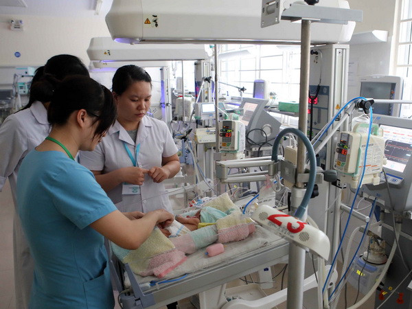 Trao tặng máy thở cho Bệnh viện Phụ sản-Nhi Đà Nẵng ảnh 1