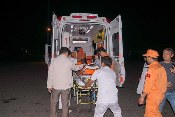 Cấp cứu thuyền viên gặp nạn tại vùng biển phía Nam vịnh Bắc Bộ ảnh 1
