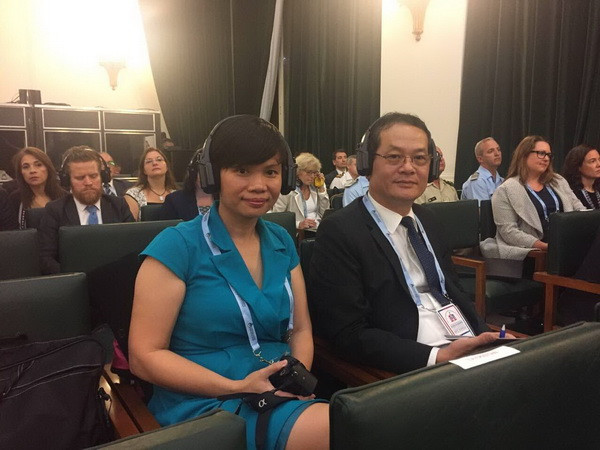 Đoàn đại biểu Việt Nam tham dự hội nghị. (Ảnh: Diệu Hương/Vietnam+) Việt Nam tham dự Hội nghị quốc tế An toàn học đường tại Argentina ảnh 1