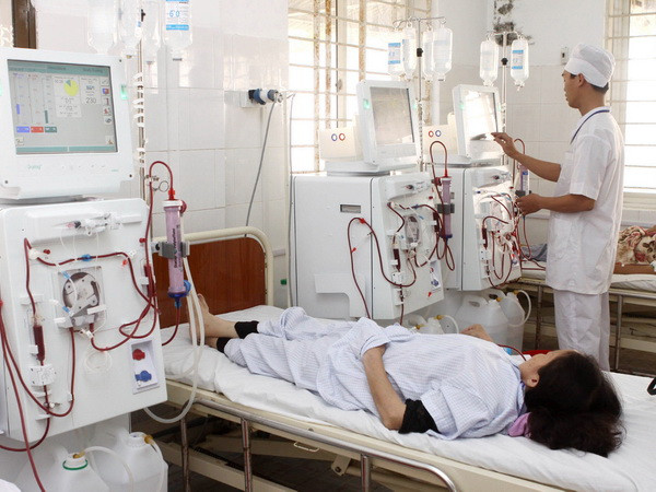 Bệnh nhi đầu tiên được chạy thận nhân tạo tại khu vực miền Trung ảnh 1