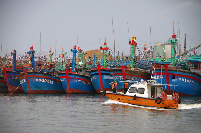 Ứng phó bão số 7: Hà Tĩnh gọi tàu, thuyền vào nơi tránh trú an toàn ảnh 1