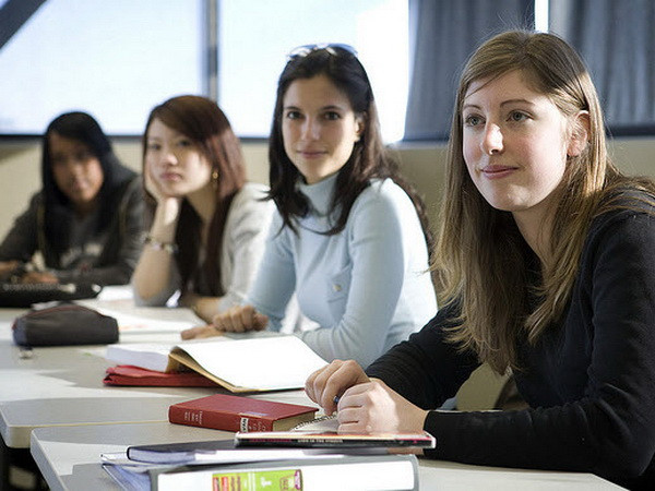 Học phí đại học tại Canada tăng gấp 3 lần trong hai thập kỷ ảnh 1