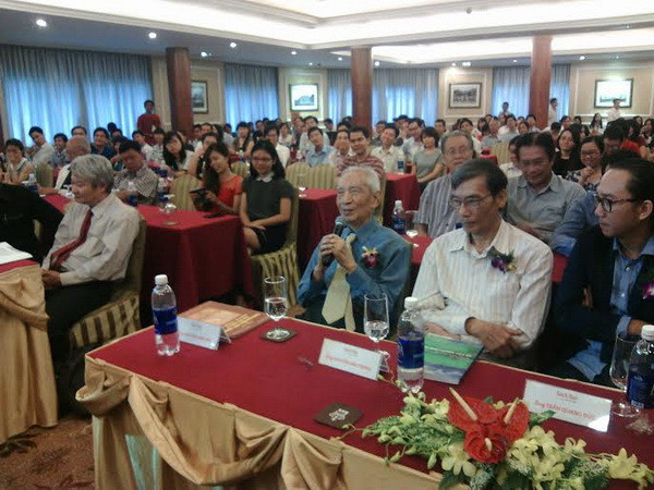 Tác giả Nguyễn Đình Đầu. (Ảnh: Gia Thuận/Vietnam+) Vinh danh 13 cuốn sách tại Giải thưởng Sách Hay năm 2014 ảnh 1