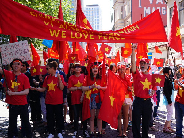 Người Việt tại Thụy Điển tuần hành phản đối Trung Quốc ảnh 5