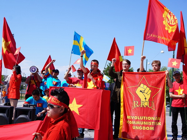 Người Việt tại Thụy Điển tuần hành phản đối Trung Quốc ảnh 2