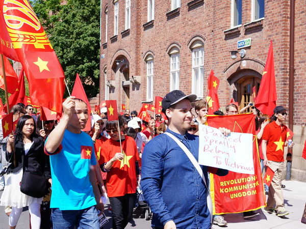 Người Việt tại Thụy Điển tuần hành phản đối Trung Quốc ảnh 4