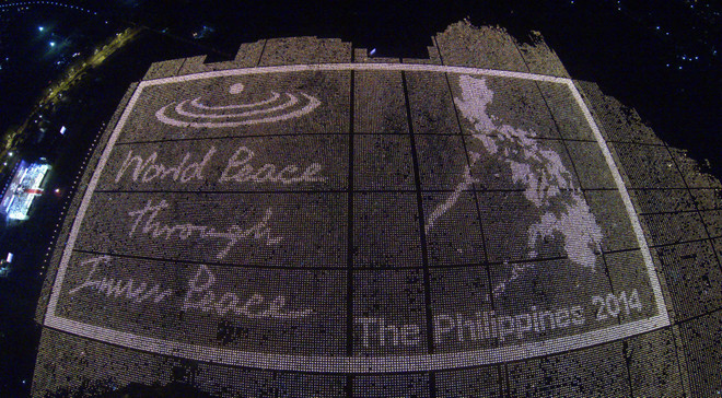 Philippines: Thắp 56.680 ngọn nến để tạo ánh sáng lớn nhất ảnh 2