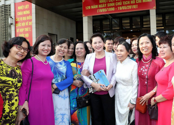 Chủ tịch Quốc hội gặp mặt cán bộ hưu trí và nhân dân nơi cư trú ảnh 1