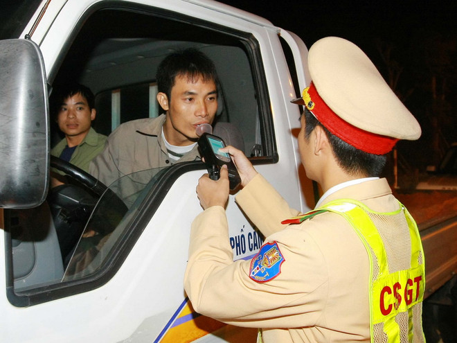 Công an Hà Nội triển khai đợt cao điểm xử lý lái xe uống rượu bia ảnh 1