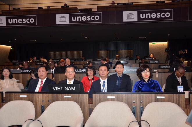 Đoàn đại biểu Việt Nam tham dự kỳ họp Đại hội đồng UNESCO. (Ảnh: Ngọc Hiệp/TTXVN) ttxvn_le Huu Tac2.jpg