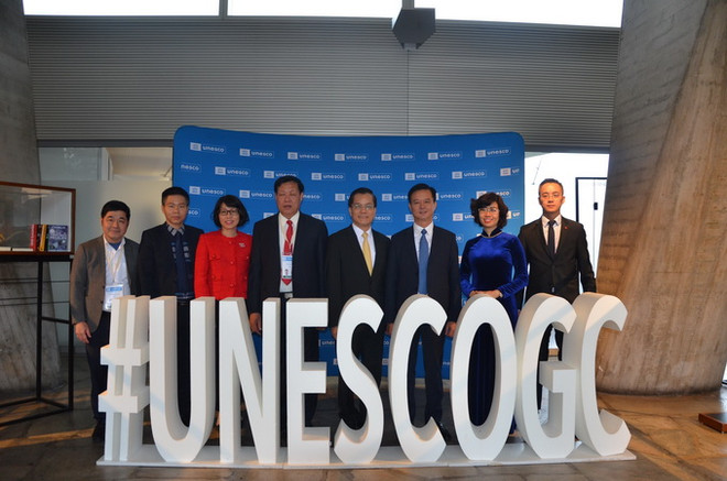 Đoàn đại biểu Việt Nam tham dự kỳ họp Đại hội đồng UNESCO. (Ảnh: Ngọc Hiệp/TTXVN) ttxvn_Le Huu Trac1.jpg