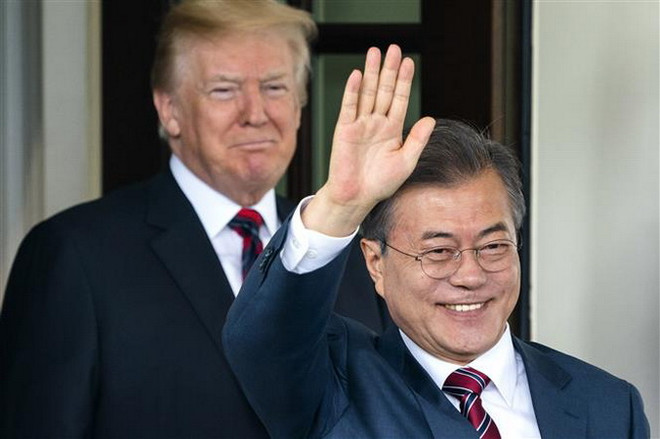 Tổng thống Hàn, Mỹ điện đàm về phi hạt nhân hóa ở bán đảo Triều Tiên ảnh 1