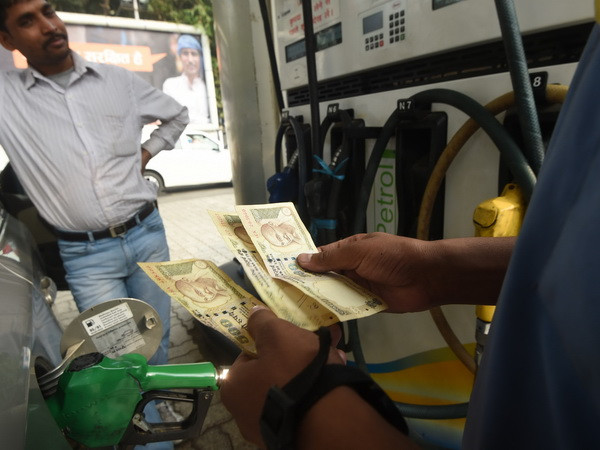 Giá dầu trên thị trường châu Á tiếp tục đà giảm mạnh ảnh 1