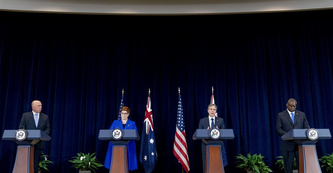 Bộ trưởng Quốc phòng Australia Peter Dutton, Ngoại trưởng Marise Payne cùng hai người đồng cấp Mỹ là Ngoại trưởng Antony Blinken và Bộ trưởng Quốc phòng Lloyd Austin trong cuộc tham vấn 2+2 tại Washington DC., ngày 16/9. (Ảnh: AFP/TTXVN) Về khả năng liên minh kinh tế Australia-Mỹ đối đầu với Trung Quốc ảnh 1