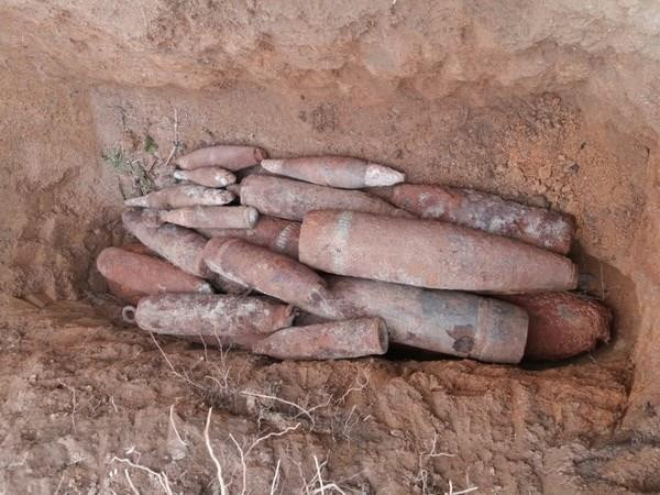 Quảng Trị: Phát hiện, xử lý hàng chục quả đạn pháo chỉ trong 1 ngày ảnh 1