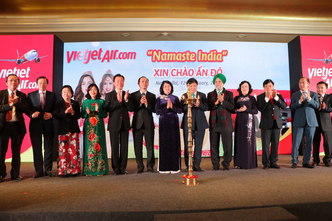 Phó Chủ tịch nước Đặng Thị Ngọc Thịnh dự lễ công bố loạt các đường bay thẳng của Vietjet giữa Việt Nam và Ấn Độ. (Ảnh: PV/Vietnam+) Vietjet công bố mở loạt 5 đường bay thẳng Việt Nam-Ấn Độ ảnh 2