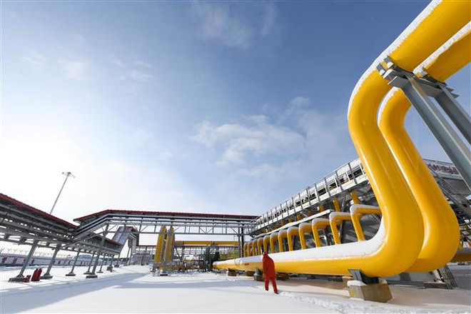 Đường ống dẫn khí đốt Nga-Trung mang tên Năng lượng Siberia chạy qua Hắc Hà, tỉnh Hắc Long Giang, Trung Quốc. (Ảnh: THX/TTXVN) Giới chuyên gia hạ dự báo nhu cầu khí đốt tự nhiên của Trung Quốc ảnh 1