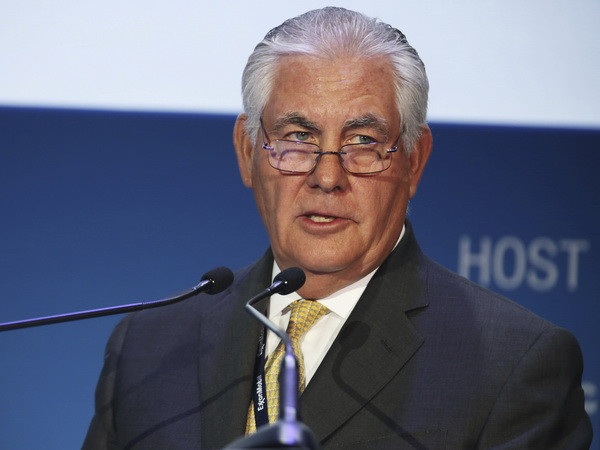 Ông Rex Tillerson tại một sự kiện ở Abu Dhabi, các Tiểu Vương quốc Arab thống nhất. (Nguồn: AP/TTXVN) Ông Trump đề cử lãnh đạo của ExxonMobil làm Ngoại trưởng Mỹ ảnh 1
