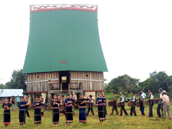 Độc đáo lễ cúng hồn người đã khuất của người Bahnar ở Gia Lai ảnh 1