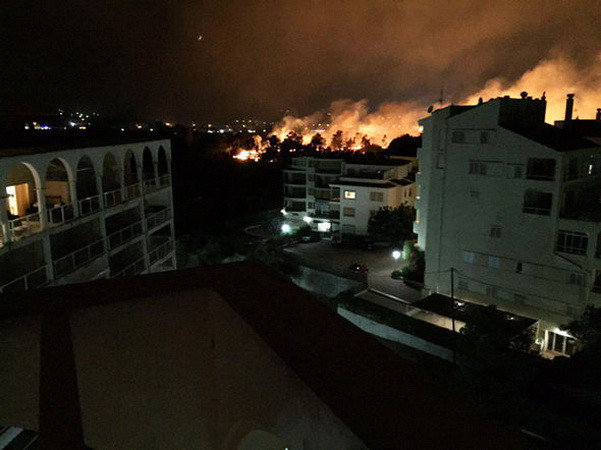 Hỏa hoạn tại khu du lịch khiến hơn 1.000 người phải sơ tán ảnh 1