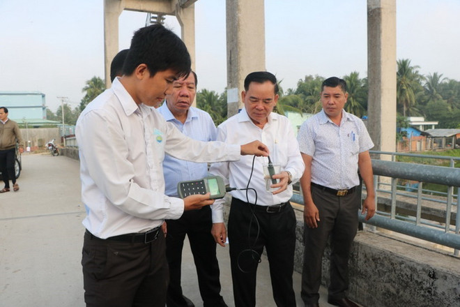 Hiện tượng xâm nhập mặn: Kiểm tra độ mặn của nước trước khi tưới cây ảnh 1