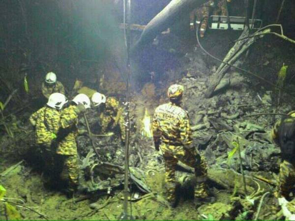 Rơi máy bay trực thăng tại Malaysia khiến 6 người thiệt mạng ảnh 1