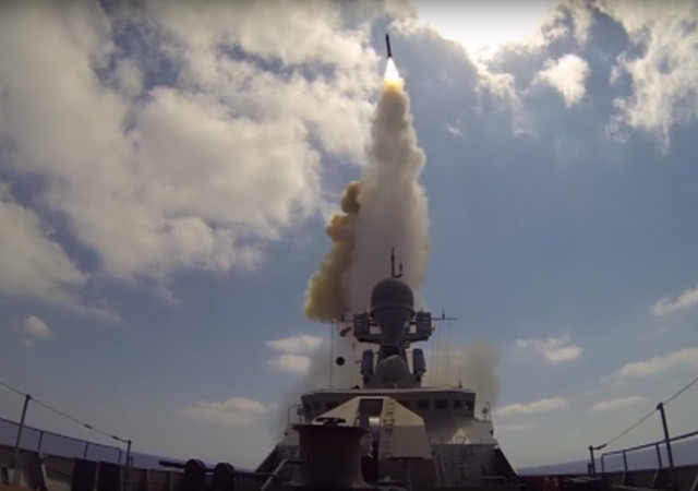 Tàu quân sự của Nga ở Địa Trung Hải sẵn sàng trực chiến tại Syria ảnh 1