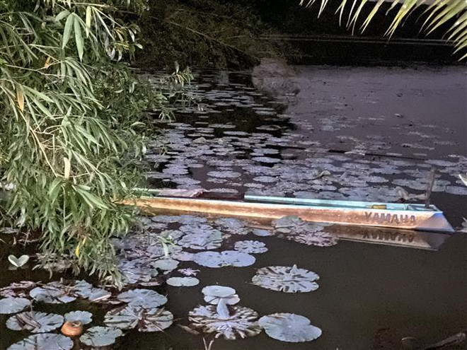 Chèo thuyền ra hồ hái bông súng, nam thanh niên đuối nước tử vong ảnh 1