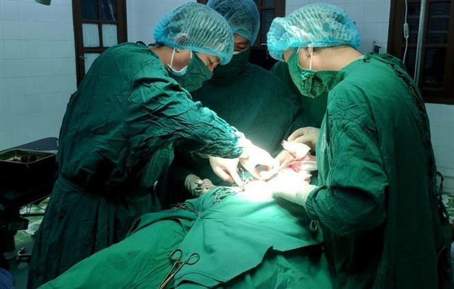 Trung tâm y tế quân dân y mổ cấp cứu ca viêm ruột thừa cấp giờ thứ 24 ảnh 1