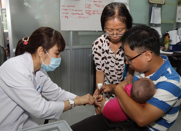 Bến Tre: Bé 4 tháng tuổi tử vong sau khi tiêm vắcxin Quinvaxem ảnh 1