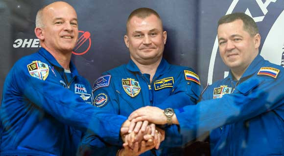 Nhóm phi hành gia mới lên "đổi ca trực" trên trạm ISS ảnh 1