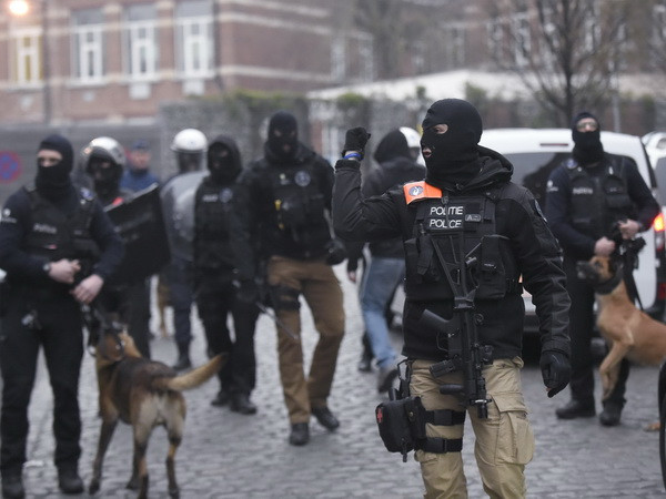 Những câu hỏi đặt ra sau vụ bắt giữ gã khủng bố Abdeslam ảnh 1