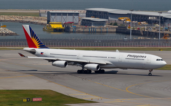 Máy bay chở hơn 250 người của Philippines hạ cánh khẩn cấp ảnh 1