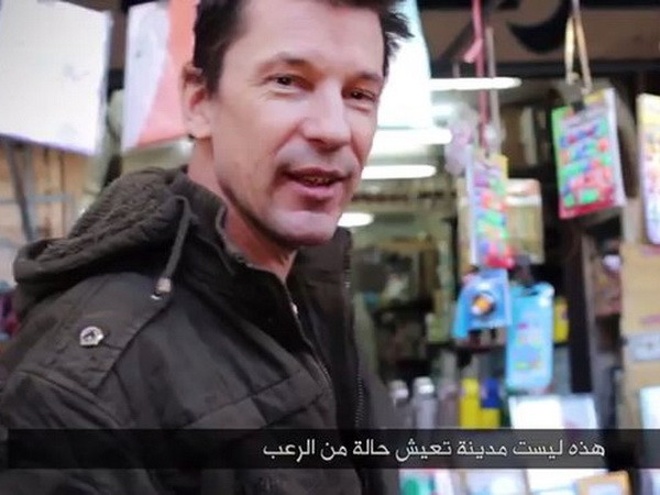 Phóng viên Anh bị bắt giữ xuất hiện trong video mới của IS ảnh 1