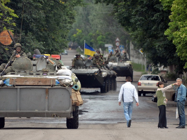 EU trừng phạt thêm 11 đối tượng liên quan tới khủng hoảng Ukraine ảnh 1