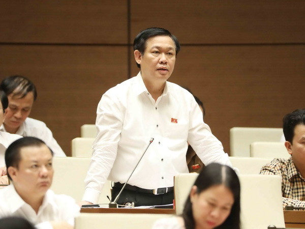 Phó Thủ tướng Vương Đình Huệ giải trình và làm rõ một số vấn đề Đại biểu Quốc hội nêu. (Ảnh: Phương Hoa/TTXVN) Chính phủ nhận trách nhiệm trong chậm trễ giải ngân vốn đầu tư công ảnh 2