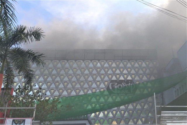 Cháy quán bar nằm ở ngay trung tâm thành phố Cà Mau ảnh 1