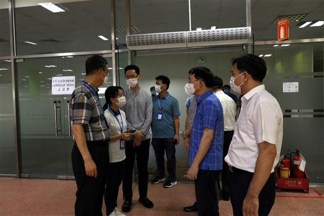 Làm rõ trách nhiệm tổ chức, cá nhân để xảy ra ổ dịch ở KCN Vân Trung ảnh 1