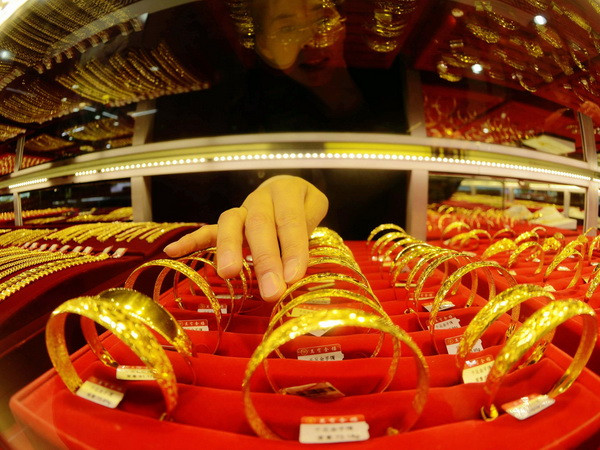 Giá vàng thế giới rơi xuống mức thấp nhất trong 10 tháng qua ảnh 1