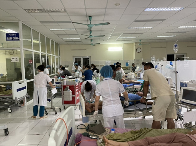 8 bệnh nhân được người dân đưa cấp cứu. (Nguồn: vov.vn) Bắc Kạn: 8 người nhập viện vì ngộ độc do ăn cây mật gấu ảnh 1