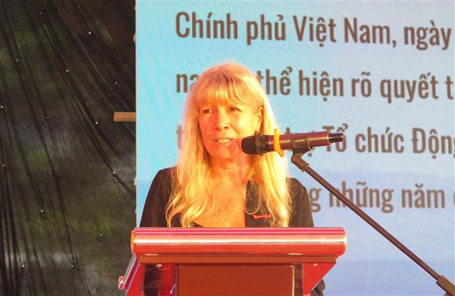 Bà Jill Robinson, Sáng lập viên kiêm Tổng giám đốc Tổ chức Động vật Châu Á, phát biểu tại buổi lễ. (Ảnh: Tường Vi/TTXVN) Khởi động dự án Trung tâm cứu hộ gấu Việt Nam cơ sở 2 ảnh 3