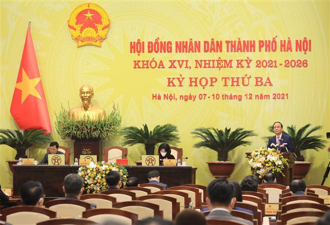Chủ tịch HĐND thành phố Hà Nội Nguyễn Ngọc Tuấn phát biểu khai mạc kỳ họp thứ ba. (Ảnh: Văn Điệp/TTXVN) Hội đồng Nhân dân thành phố Hà Nội quyết định nhiều vấn đề quan trọng ảnh 1