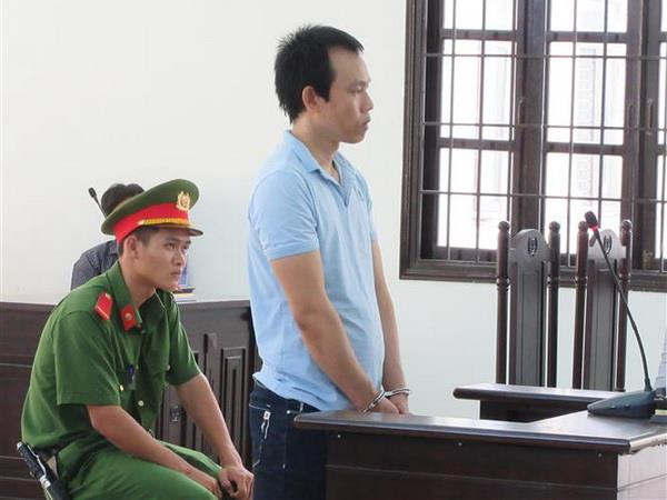 Nhân viên bán hàng lĩnh án 12 năm tù vì tội lừa đảo chiếm đoạt tài sản ảnh 1